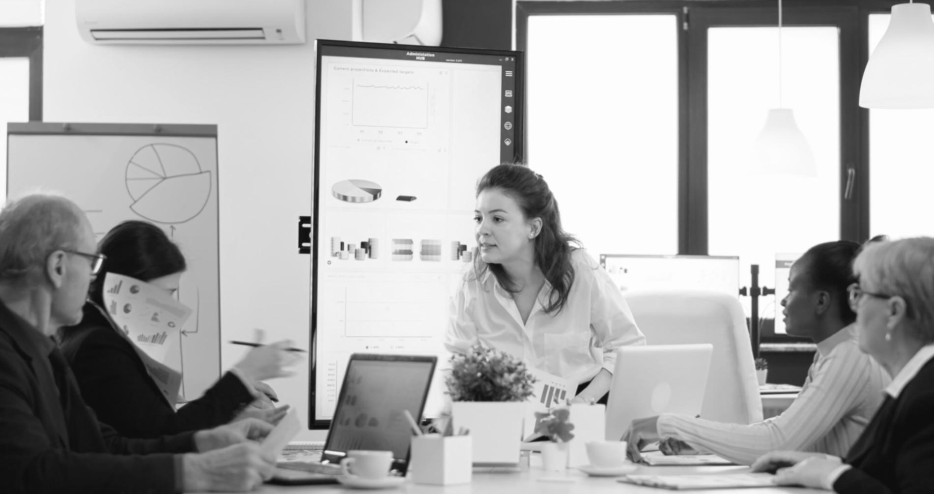 Sesión de formación en análisis financiero con datos reales